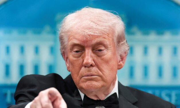 Tras el tiroteo en Washington, Donald Trump minimiza el impacto y arremete contra la prensa