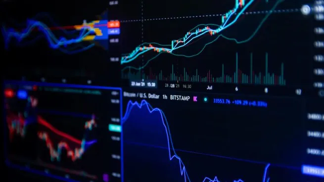 Mercados en vilo: El petróleo perfora los u$s110 mientras Wall Street mide el pulso al ultimátum de Trump