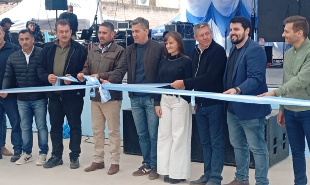 Impulso productivo y deportivo en Charata: Zdero encabezó la 28° Fiesta Provincial del Cerdo e inauguró infraestructura en el Club Cooperativista