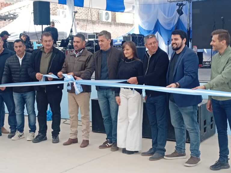 Impulso productivo y deportivo en Charata: Zdero encabezó la 28° Fiesta Provincial del Cerdo e inauguró infraestructura en el Club Cooperativista