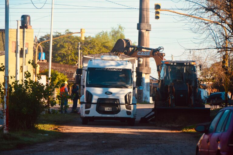 Barranqueras: el Gobierno Provincial retomó las obras de pavimentación en la Avenida Las Piedras