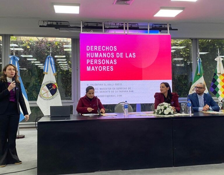 Desarrollo Humano impulsó una jornada de concientización y formación profesional sobre el cuidado de personas mayores