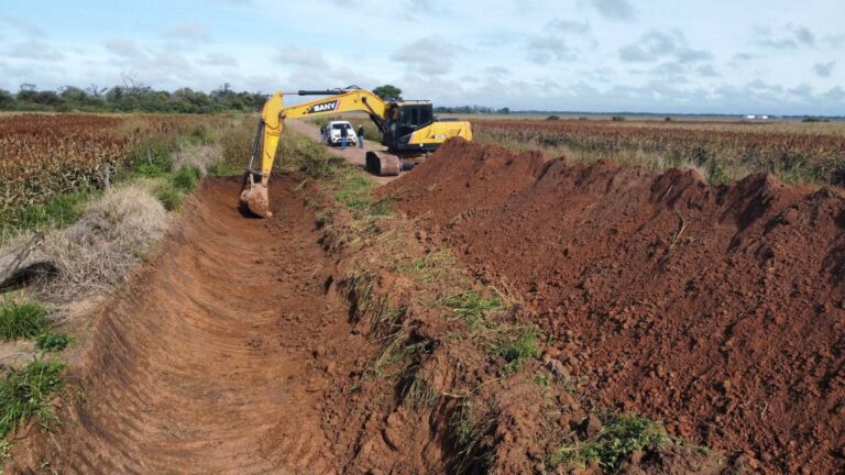 Charata: el Gobierno Provincial despliega un plan integral de desagües para mitigar riesgos ante alertas climáticas