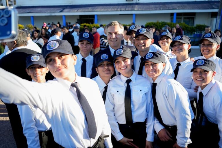 Juramento a la Bandera: más de 300 futuros agentes reafirmaron su compromiso con la seguridad chaqueña