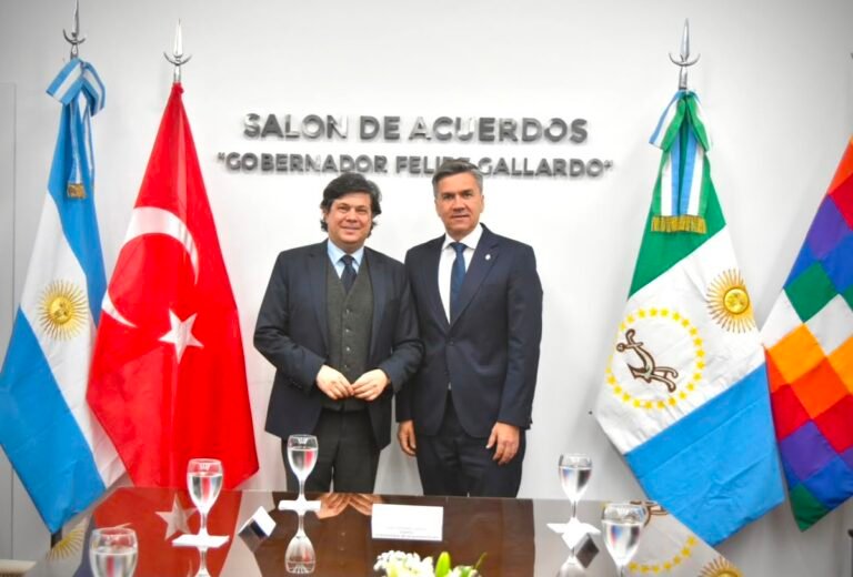 El gobernador Zdero recibió al embajador de Turquía para impulsar la agenda comercial y cultural de la provincia