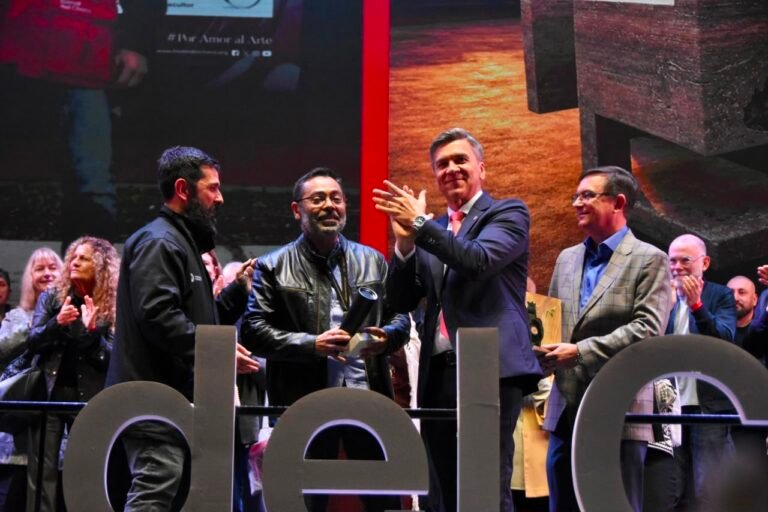 “Muchas veces nos tratan de marginales, pero Chaco tiene el evento de arte más importante del país”, afirmó Zdero en el histórico cierre de la Bienal 2026