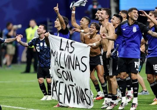 El “pañal” de 10 dólares que burló a la FIFA: la intrahistoria de la bandera de Malvinas en la final del mundo