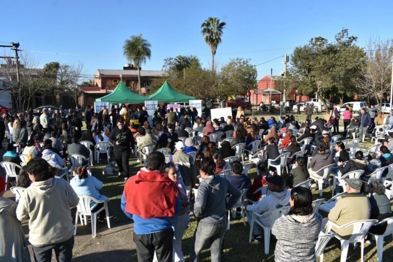 El Gobierno provincial entregó planos de mensura a más de 180 familias del barrio Vargas 2 en Resistencia