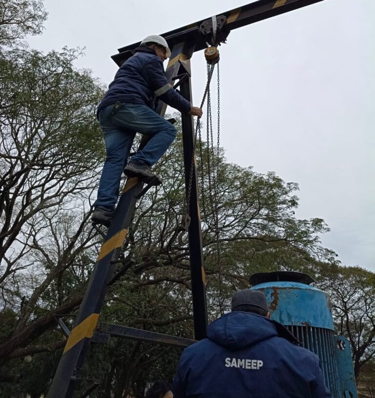 Sameep despliega un operativo de emergencia en Barranqueras para reparar una bomba y restablecer el servicio