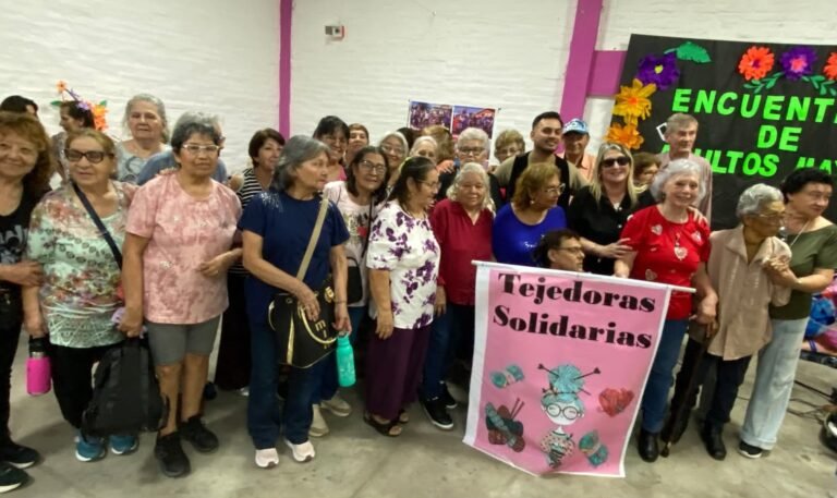 Más de 400 adultos mayores festejaron el Día del Jubilado y la bienvenida a la primavera en Colonia Popular