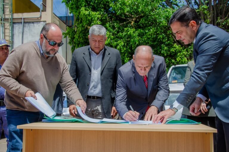 El Ministerio de Seguridad incorpora vehículos recuperados del delito y anuncia la entrega de 30 nuevas camionetas